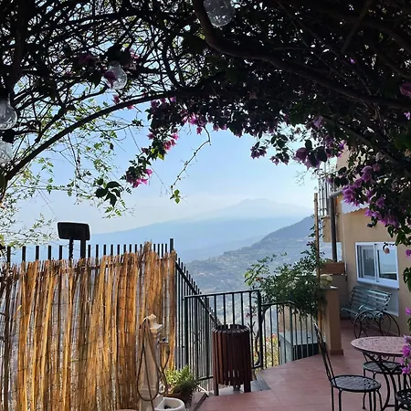 On The Rock Ταορμίνα